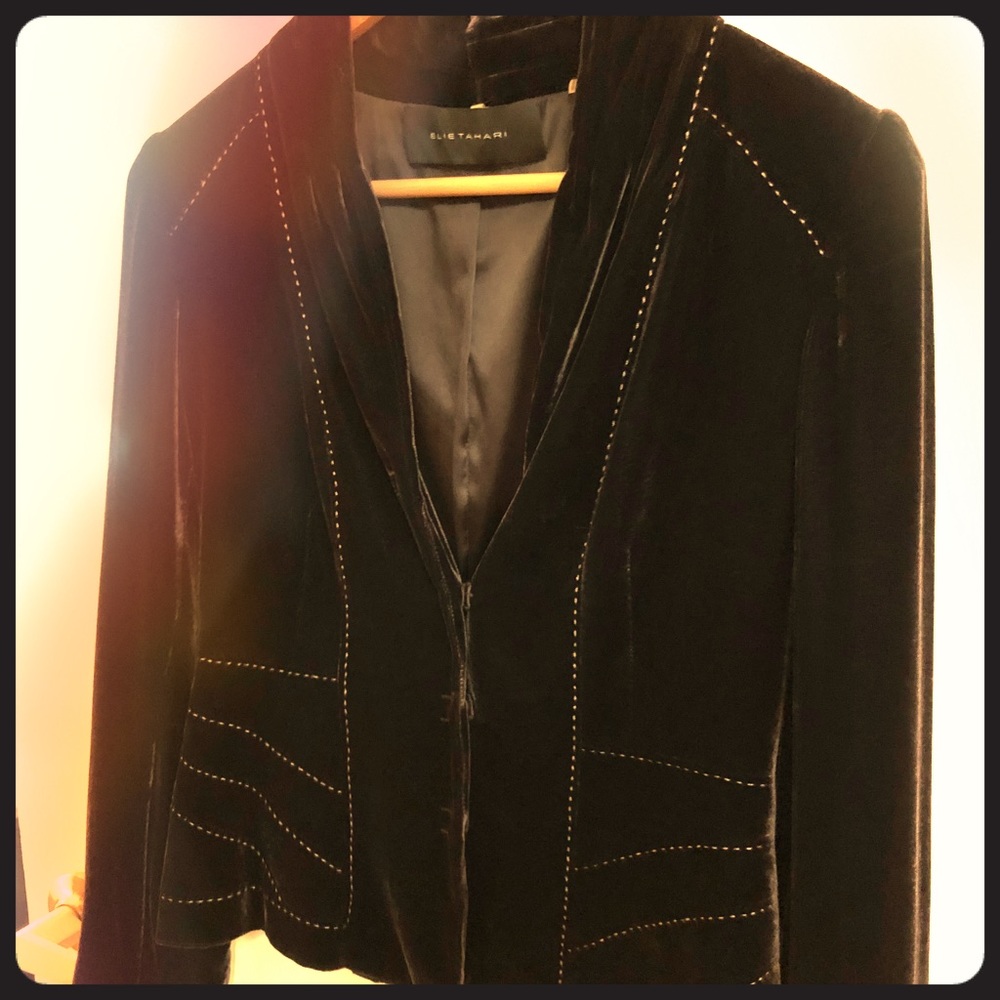 Soft, soft-luscious velvet Tahari brown blazer